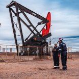 La compañía busca utilizar los fondos para financiar inversiones, fortalecer su estructura financiera y consolidar su posicionamiento como operador de yacimientos maduros, en un contexto de expansión operativa y mayor interés del mercado por el sector energético argentino. La compañía busca utilizar los fondos para financiar inversiones, fortalecer su estructura financiera y consolidar su posicionamiento como operador de yacimientos maduros, en un contexto de expansión operativa y mayor interés del mercado por el sector energético argentino.