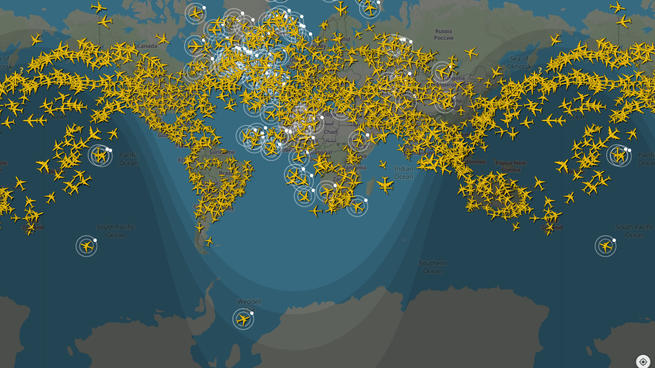 Viajes y turismo. Los mapas en tiempo real del tránsito aéreo revelan cientos de vuelos en el mundo.