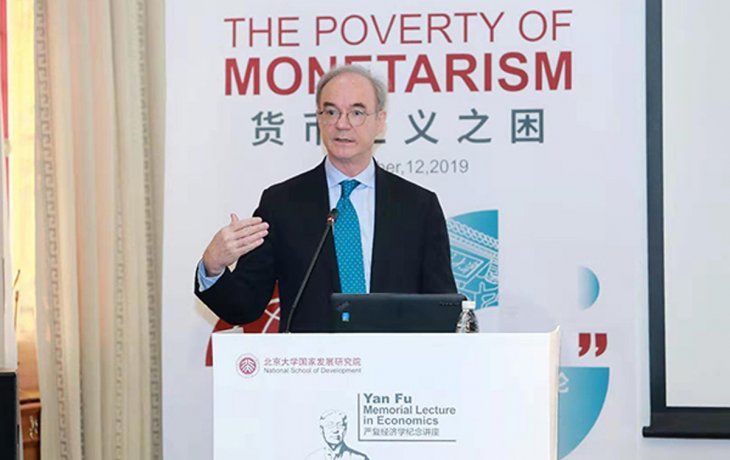 Este no es un momento para pellizcar un centavo, y los costos de reputación de causar dificultades económicas innecesarias no valen las pequeñas concesiones que aún podrían exprimirse del  país, dijo Bolton.