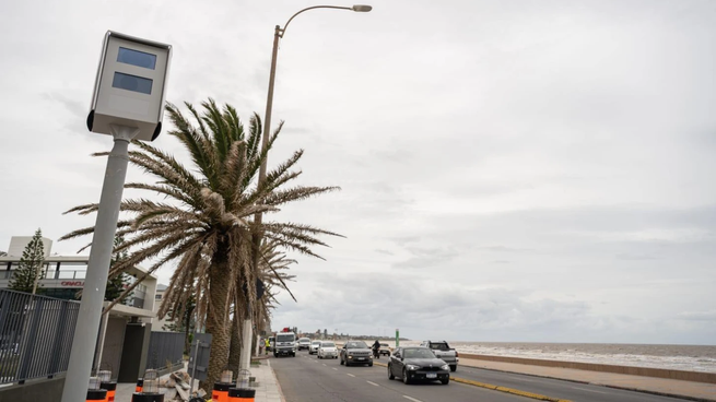 El radar en Montevideo se activa en una zona de Punta Gorda donde informes técnicos detectaron velocidades sistemáticamente superiores al máximo permitido y condiciones geométricas adversas.