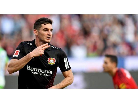 Lucas Alario festejó por tercera vez en cinco partidos jugados para Bayer Leverkusen.