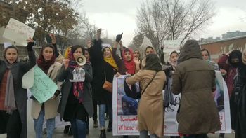 Lejos quedó la promesa de un régimen moderado, hecha por los talibanes al retomar el poder. Lejos quedó la promesa de un régimen moderado, hecha por los talibanes al retomar el poder.