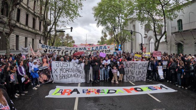 Organizaciones feministas y familiares marchan este sábado desde Plaza de Mayo hasta el Congreso para exigir justicia por las tres jóvenes asesinadas en Florencio Varela.