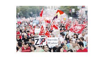 Madrid fue escenario de una manifestación masiva, que según los sindicatos convocó a 500.000 personas. La Gran Vía de Madrid se vio interrumpida durante dos horas por 500 revoltosos.