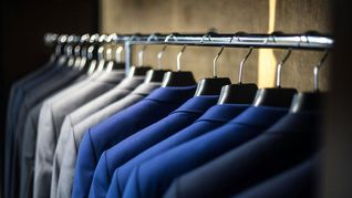 El arte de combinar piezas versátiles para tener un guardaropa ordenado y prolijo El arte de combinar piezas versátiles para tener un guardaropa ordenado y prolijo