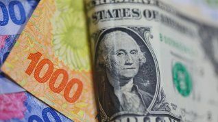 La creciente demanda de divisas acentuó la compra de dólar. La creciente demanda de divisas acentuó la compra de dólar.