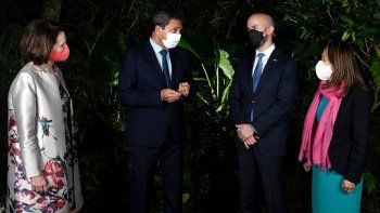 Sergio Massa, con los representantes de Biden en Buenos Aires en abril pasado.&nbsp;