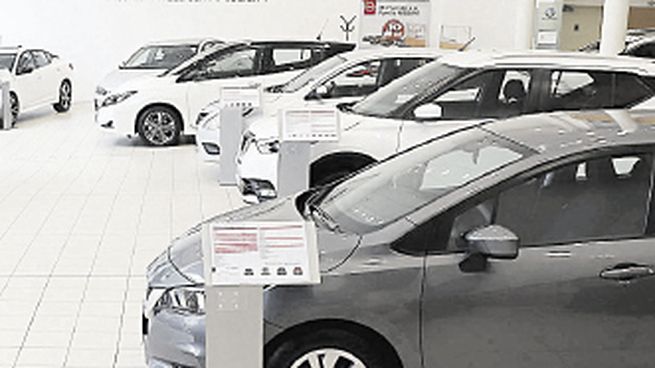 Golpe. Enero comenzó con un retroceso fuerte de la actividad como consecuencia de la suba de precios tras la devaluación y la expectativa por los cambios en el impuesto al “lujo” para los 0 km.