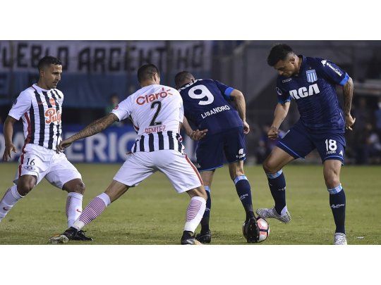 Racing dejó mucho que desear en Asunción, pero la serie todavía está viva