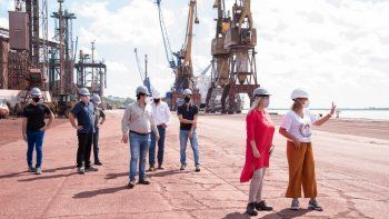 Diputados nacionales visitaron el puerto de San Nicolás.