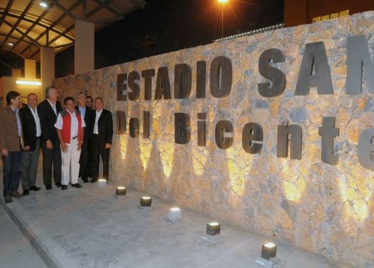 El estadio lleva el nombre de Bicentenario