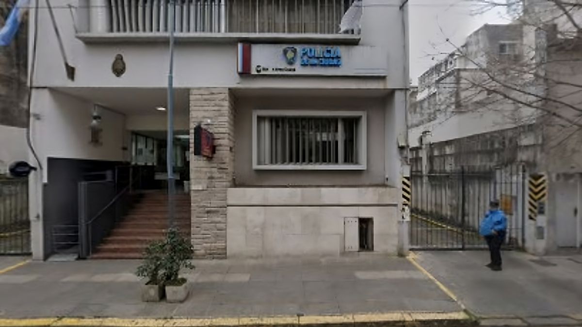 Prisoners caught mattresses at a police station in Núñez Prisoners caught mattresses at a police station in Núñez