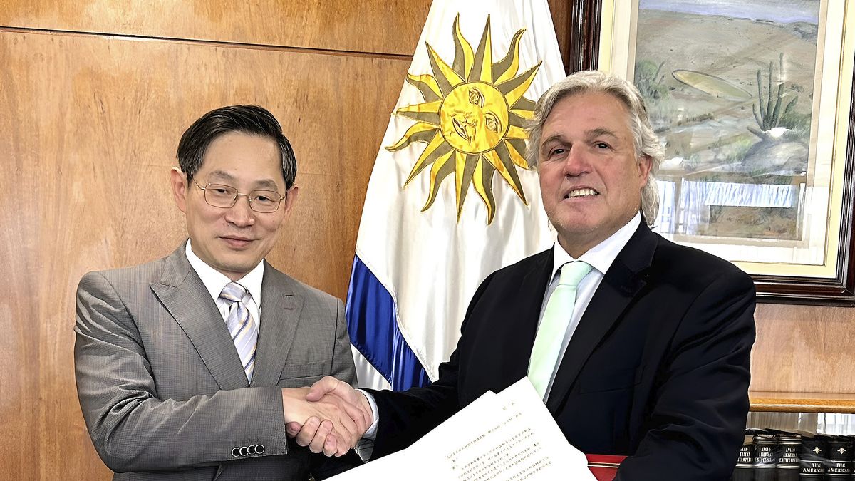 Uruguay received figurative letters from the new Chinese ambassador Huang Yazhong