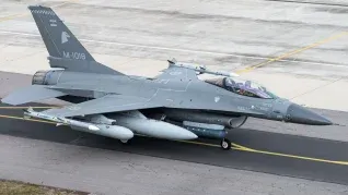El sistema F-16 adquiridos en Dinamarca incluye unidades monoplaza, biplazas para el entrenamiento avanzado de pilotos, armamento y equipo de apoyo.