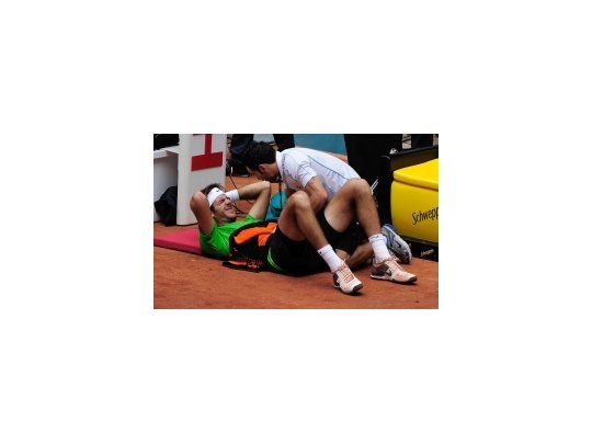 Delpo es atendido en pleno partido ante Youzhny