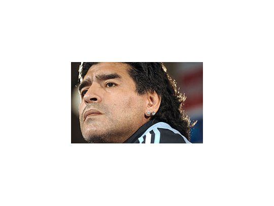 Diego Maradona dijo que no jugará con posiciones fijas.