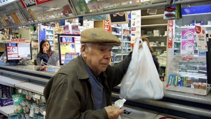 Además, se mantiene la posibilidad de acceder a la jubilación mediante la moratoria. Además, se mantiene la posibilidad de acceder a la jubilación mediante la moratoria.