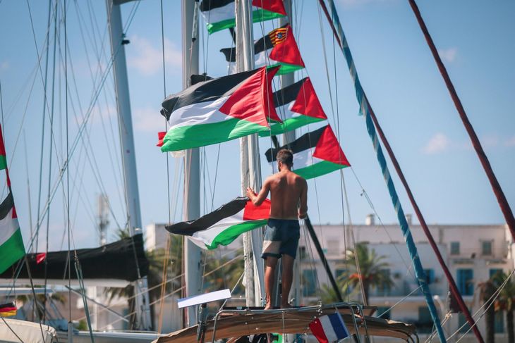 Israel proposes to deliver help in Cyprus to avoid tensions in the naval blockade.