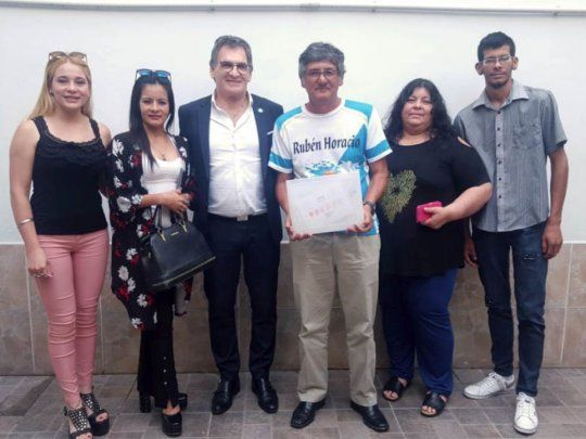 La familia del soldado Ruben Gómez junto al secretario de Derechos Humanos Claudio Avruj