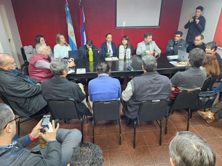 El Gobierno de Misiones y los gremios docentes oficiales acordaron aumentos salariales. El Gobierno de Misiones y los gremios docentes oficiales acordaron aumentos salariales.