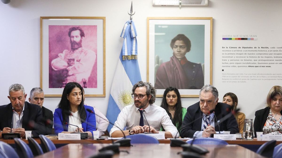 Santiago Cafiero se reunió en el Congreso con diputados oficialistas y de la oposición
