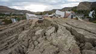 El movimiento del cerro Hermitte obligó a evacuar a más de 90 familias en Comodoro Rivadavia.
