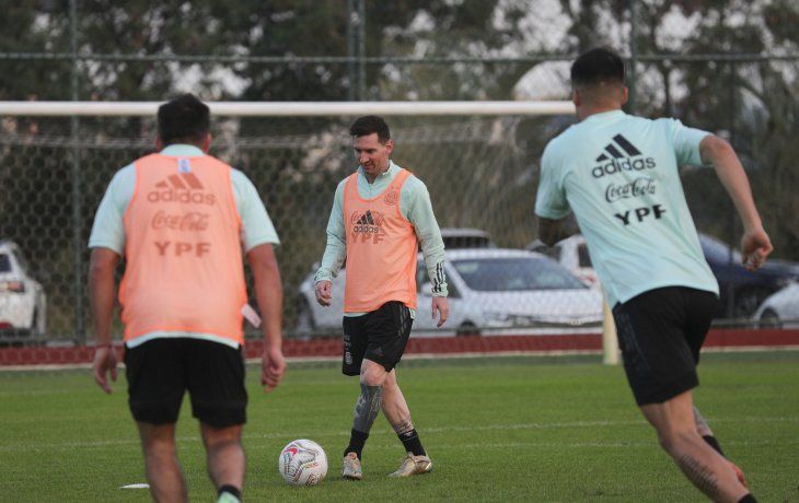 La selección argentina entrenó por primera vez en Río de Janeiro a la espera de la final de la Copa América ante Brasil.&nbsp;