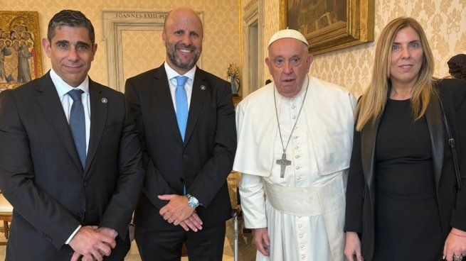 El papa Francisco recibió a Mariano Borinsky, Daniel Petrone y María Eugenia Capuchetti en la Santa Sede.