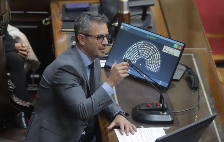 Extenso debate en Diputados, presidido por Martín Menem. Extenso debate en Diputados, presidido por Martín Menem.