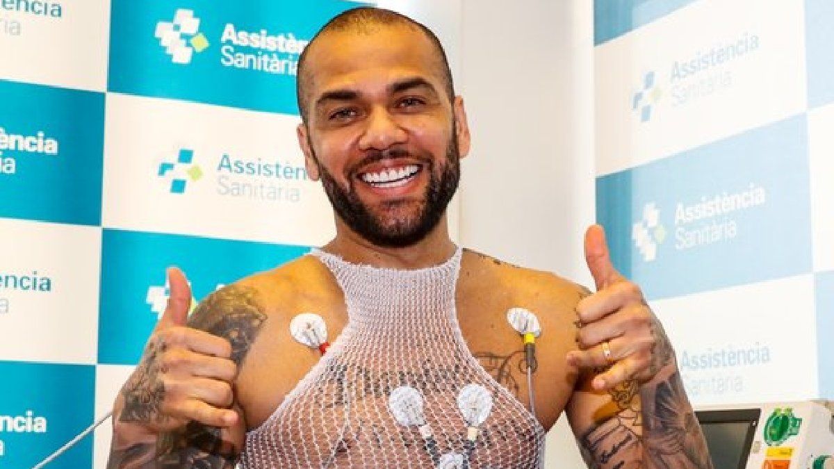 Dani Alves quedó libre de Barcelona y busca equipo por Instagram