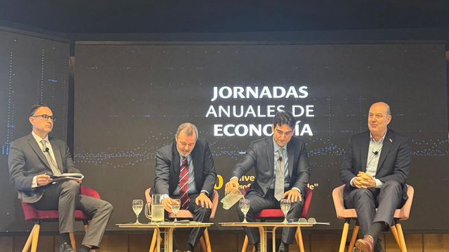 Junto al presidente del Banco Central del Uruguay, Guillermo Tolosa, Federico Sturzenegger, Carlos Carvallo y Gabriel Galípolo cerraron las jornadas anuales.