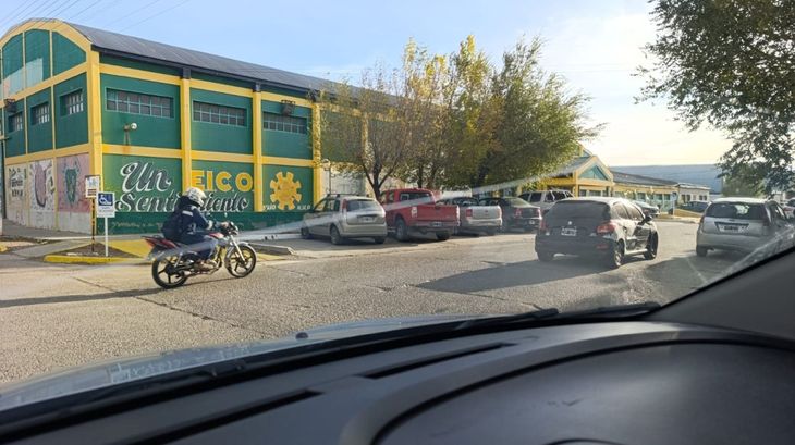 El gobierno de Santa Cruz indica que la adhesión al paro fue baja y que las escuelas funcionaban con normalidad. El gobierno de Santa Cruz indica que la adhesión al paro fue baja y que las escuelas funcionaban con normalidad.