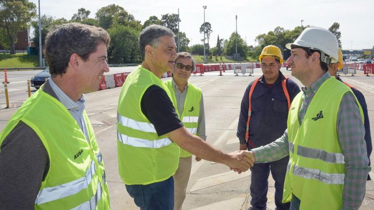 Jorge Macri anunció el inicio de las obras para eliminar las cabinas de peaje en la Autopista Perito Moreno. Jorge Macri anunció el inicio de las obras para eliminar las cabinas de peaje en la Autopista Perito Moreno.