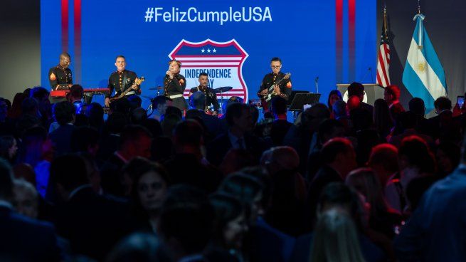 La embajada de Estados Unidos celebró los 249° años de la independencia.