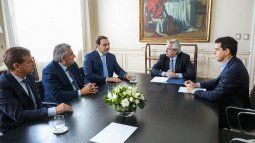 Alberto Fernández y Suarez se vieron el lunes en la reunión del presidente con gobernadores radicales.