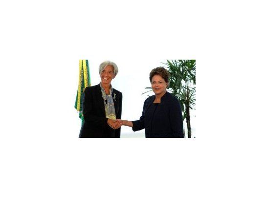 La presidenta de Brasil, Dilma Rousseff, junto a la directora del FMI, Christine Lagarde.