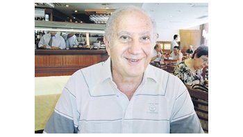 Enrique Espina Rawson: «Me cansé de ver libros sobre los cien mejores tangos, y que nadie se ocupara de las peores letras que tienen algunos. Inclusive muy famosos, como ‘La cumparsita’, que tiene una parte que es incantable».