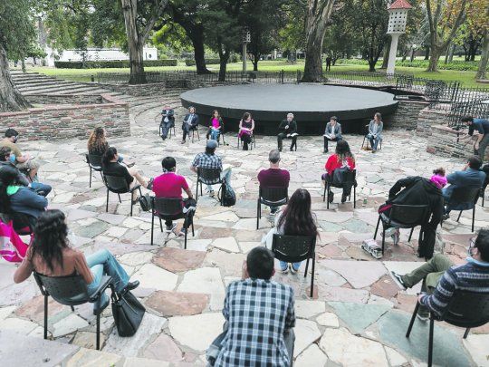 Olivos. Alberto Fernández ayer en la quinta presidencial recibió a referentes de la organización La Poderosa.
