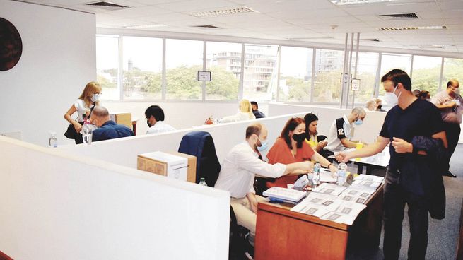 Extranjero. Paraguay fue uno de los tantos países que recibió a los argentinos en su consulado para emitir el voto.