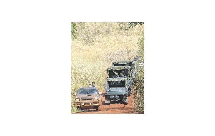 Patrullas militares siguieron recorriendo ayer el departamento de Canindeyú. No fueron encontrados más cadáveres. Más de 40 campesinos se esconden en el bosque.