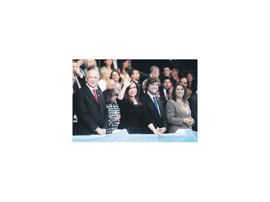 Cristina de Kirchner compartió el palco oficial en Rosario con el gobernador, Antonio Bonfatti; la intendente, Mónica Fein; y el vicepresidente Amado Boudou.