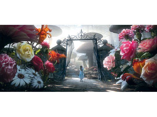 la entrada de Alicia (Mia Wasikowska) en el jardín.