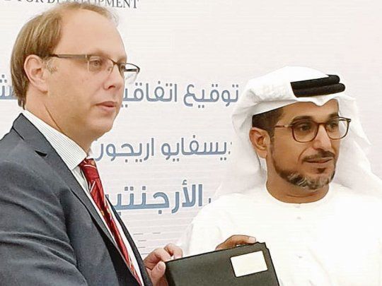 RESPALDO. El ministro Gonzalo Saglione firmó con el Fondo de Abu Dhabi el compromiso para el desembolso de u$s80 millones para avanzar con la segunda etapa del Acueducto Desvío Arijón.