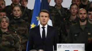 Macron lanzó un servicio militar voluntario para jóvenes de 18 y 19 años que comenzará a aplicarse desde 2026. Macron lanzó un servicio militar voluntario para jóvenes de 18 y 19 años que comenzará a aplicarse desde 2026.