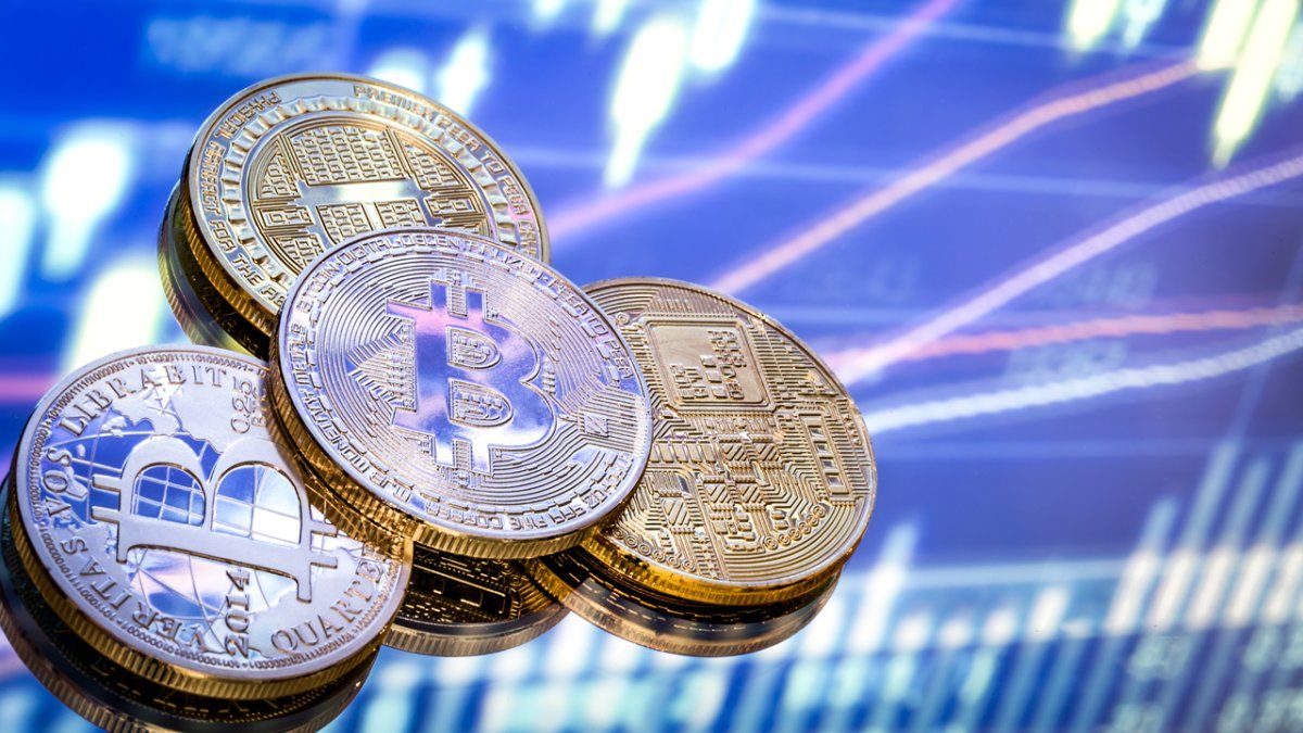Bitcoin se mantiene en u$s77.400: cautela ante rendimientos altos