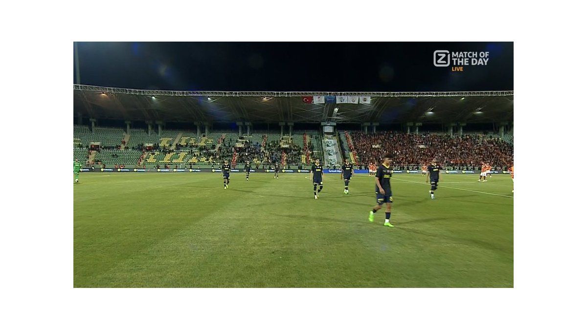 Team abandons and gives away the Turkish Super Cup as a protest against the Football Federation