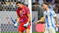 Emiliano Dibu Martínez se convirtió en la figura destacada del encuentro en la Copa América.&nbsp;