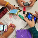 A través de las redes sociales y los celulares, los futuros comunicadores encuentran su lugar para informarse y consumir velozmente. A través de las redes sociales y los celulares, los futuros comunicadores encuentran su lugar para informarse y consumir velozmente.