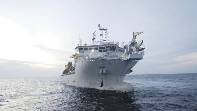 ecológica. La draga Ortelius está operando en Bahía Blanca.
