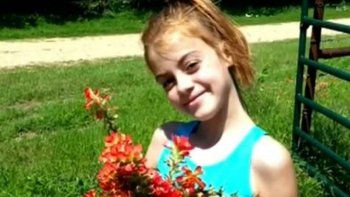 La víctima es Liliy Mae, quien en un día de campo con su familia, se metió a nadar el río Brazos y luego en el lago Whitney, en el condado de Bosque, cerca de Waco, en el estado de Texas. En alguno de esos lugares contra la ameba comecerebros.